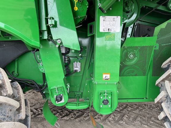 2023 John Deere S780 Combine
