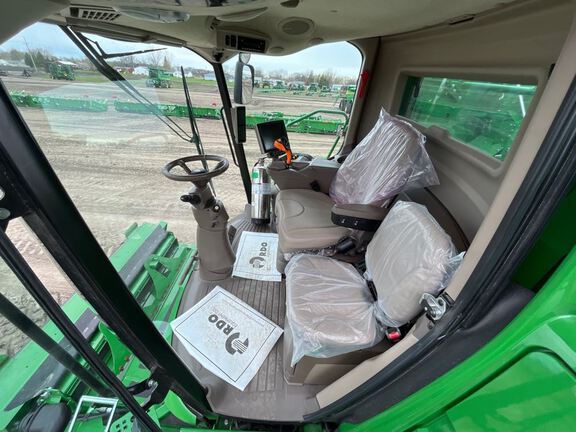 2023 John Deere S780 Combine