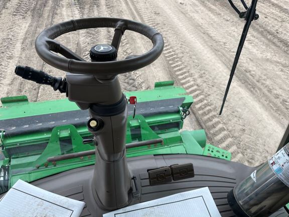 2023 John Deere S780 Combine