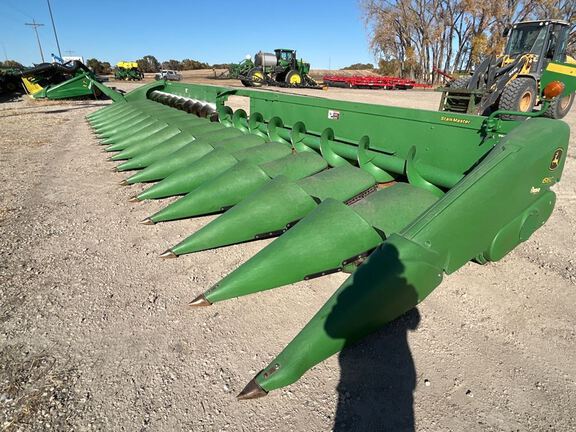 2011 John Deere 616C Header Corn Head