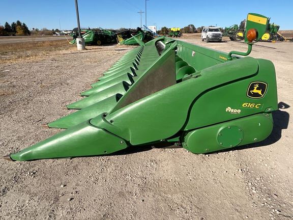 2011 John Deere 616C Header Corn Head