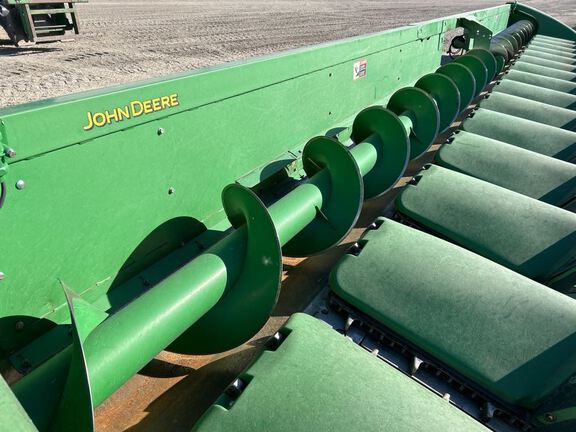 2011 John Deere 616C Header Corn Head