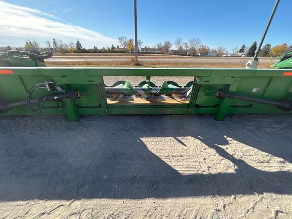 2011 John Deere 616C Header Corn Head