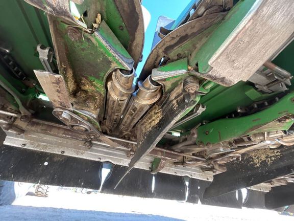 2011 John Deere 616C Header Corn Head