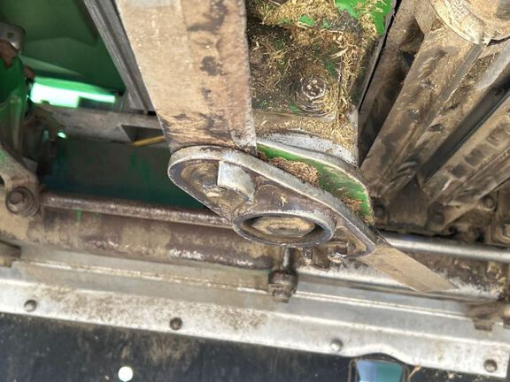 2011 John Deere 616C Header Corn Head