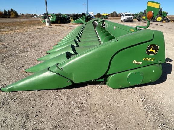 2011 John Deere 616C Header Corn Head