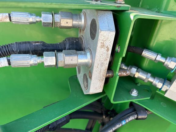 2011 John Deere 616C Header Corn Head