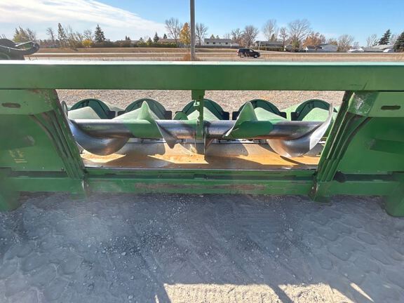 2011 John Deere 616C Header Corn Head