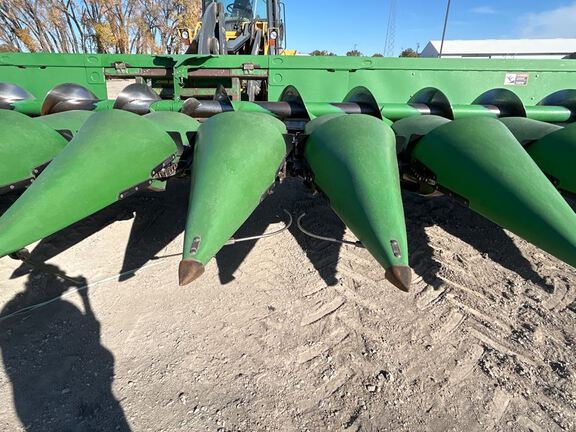 2011 John Deere 616C Header Corn Head