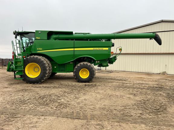 2024 John Deere S790 Combine