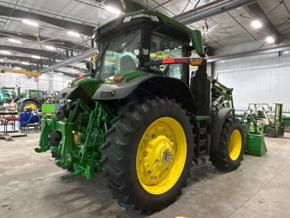 2021 John Deere 7R 210 Tractor