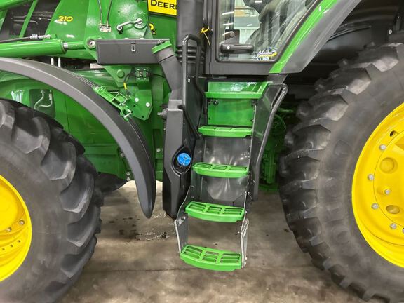 2021 John Deere 7R 210 Tractor