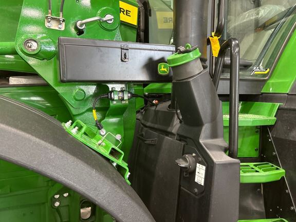 2021 John Deere 7R 210 Tractor