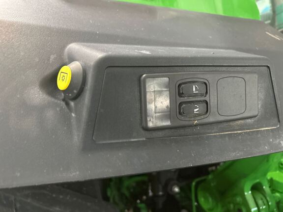 2021 John Deere 7R 210 Tractor