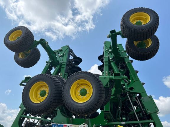 2023 John Deere N560F-C850 Air Seeder