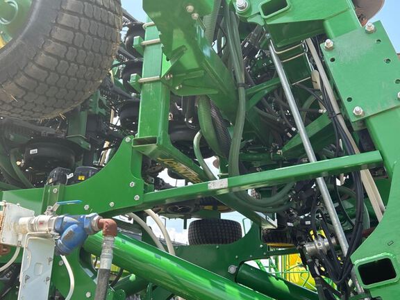 2023 John Deere N560F-C850 Air Seeder