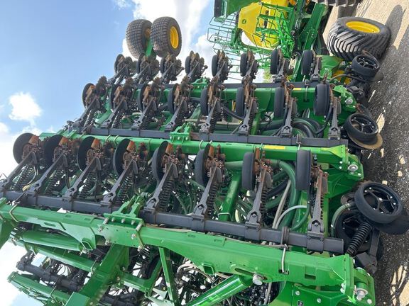 2023 John Deere N560F-C850 Air Seeder