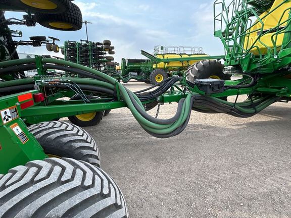 2024 John Deere N560F-C850T Air Seeder