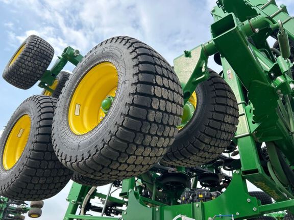 2024 John Deere N560F-C850T Air Seeder