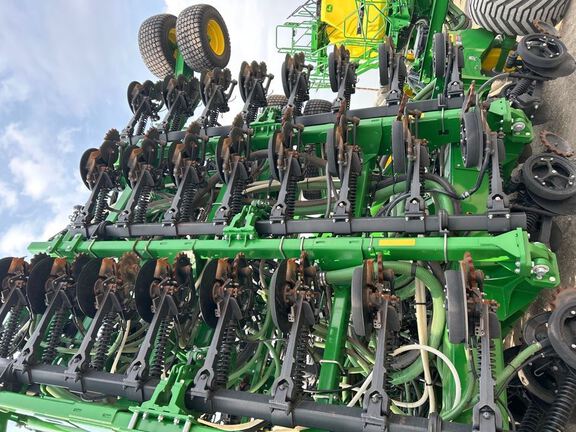 2024 John Deere N560F-C850T Air Seeder