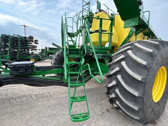 2024 John Deere N560F-C850T Air Seeder
