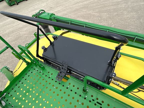 2024 John Deere N560F-C850T Air Seeder