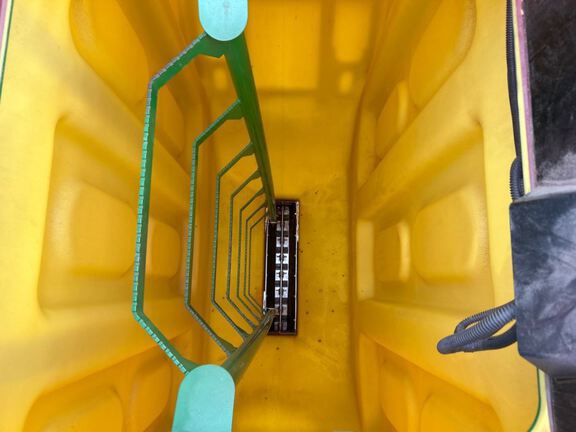 2024 John Deere N560F-C850T Air Seeder