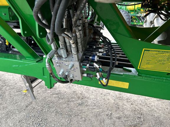 2024 John Deere N560F-C850T Air Seeder