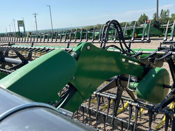 2022 John Deere RD40F Header Combine