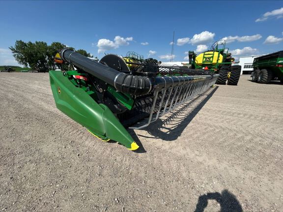 2022 John Deere HD40F Header Combine