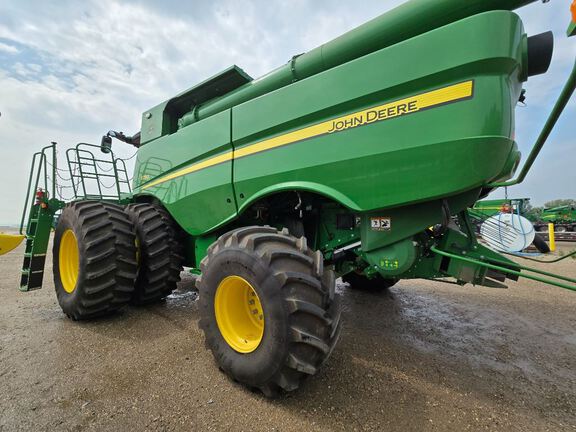 2022 John Deere S790 Combine
