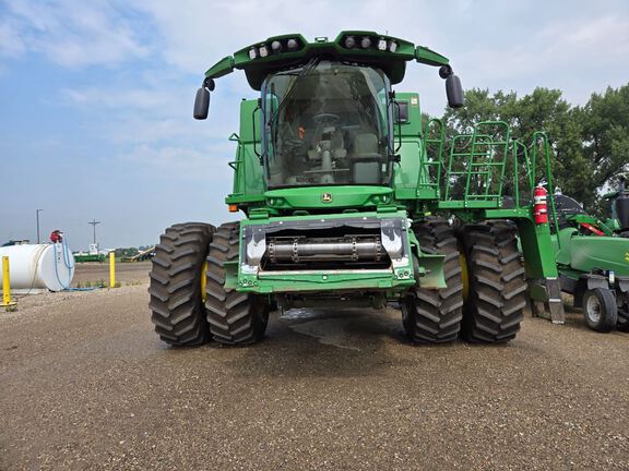 2022 John Deere S790 Combine
