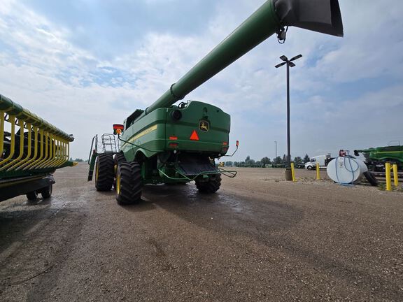 2022 John Deere S790 Combine