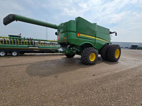 2022 John Deere S790 Combine