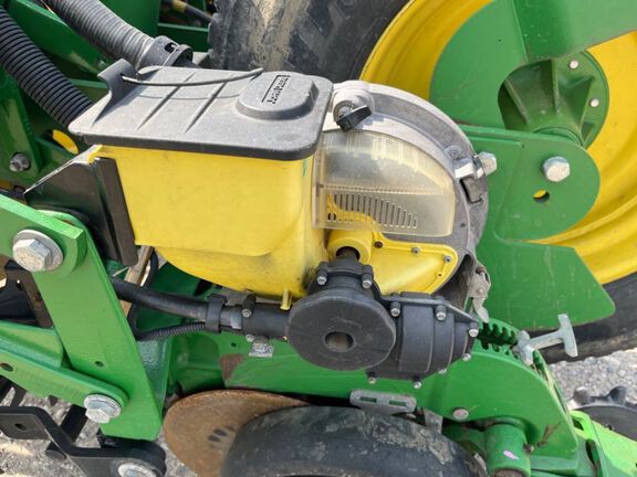 2014 John Deere 1770NT Planter