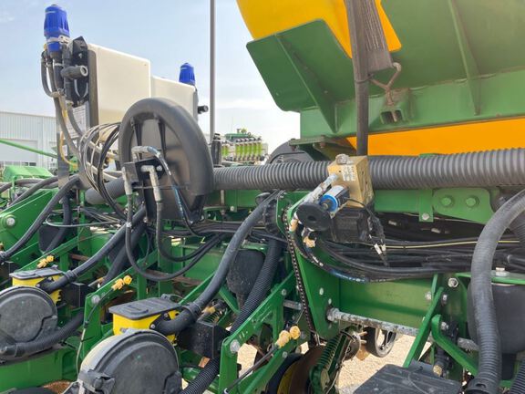 2014 John Deere 1770NT Planter