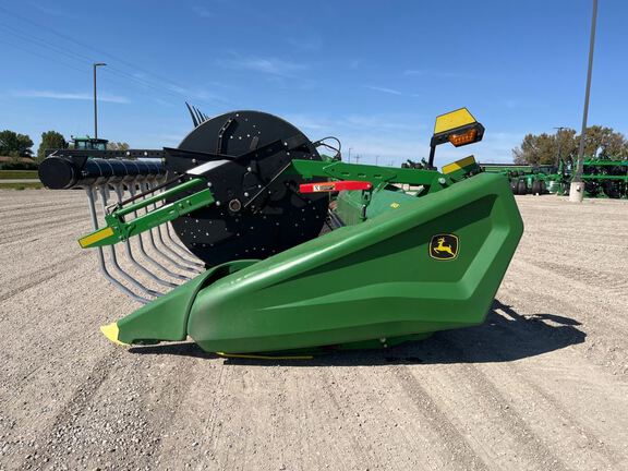 2022 John Deere HD40F Header Combine