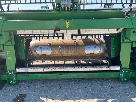 2022 John Deere HD40F Header Combine