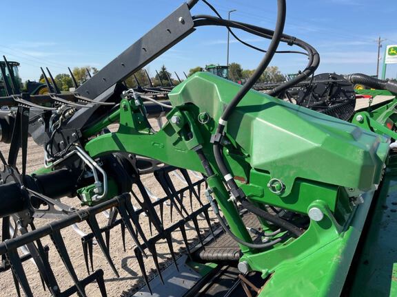 2022 John Deere HD40F Header Combine