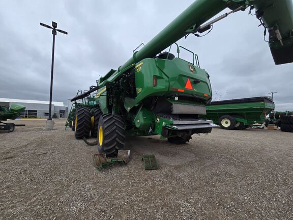 2022 John Deere X9 1000 Combine