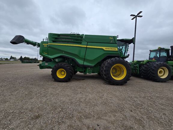 2022 John Deere X9 1000 Combine