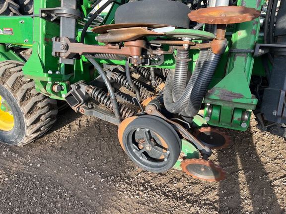 2012 John Deere 1890 Air Seeder