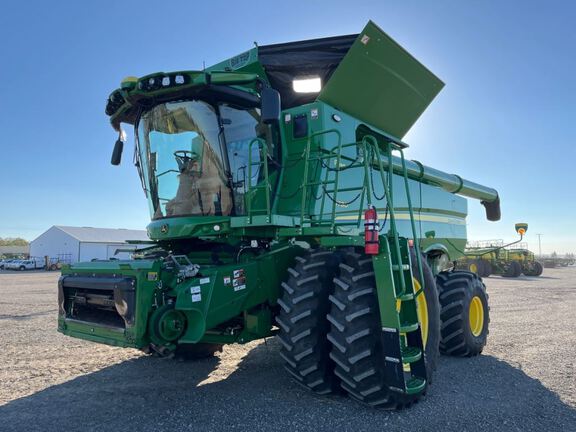 2023 John Deere S780 Combine