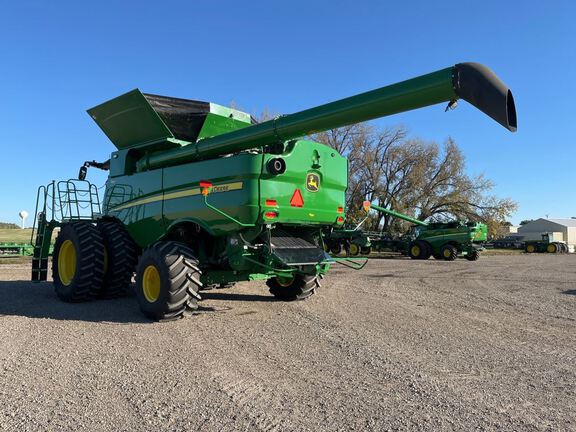 2023 John Deere S780 Combine