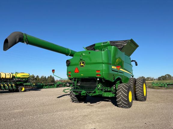 2023 John Deere S780 Combine
