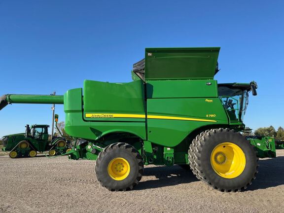 2023 John Deere S780 Combine