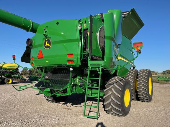 2023 John Deere S780 Combine