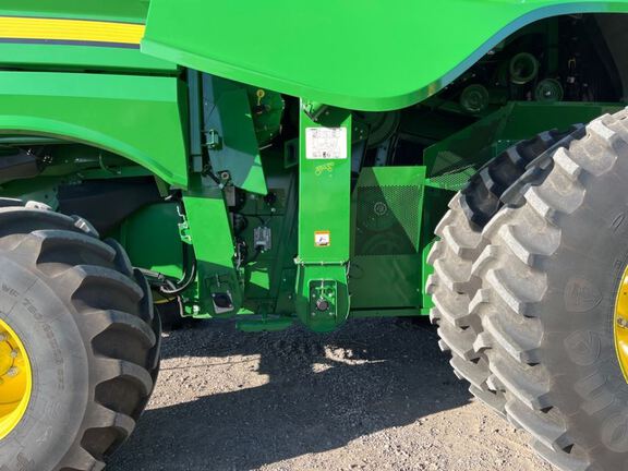 2023 John Deere S780 Combine