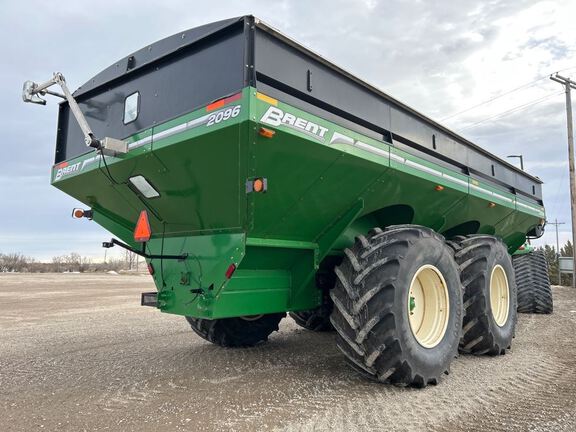2014 Brent 2096 Grain Cart
