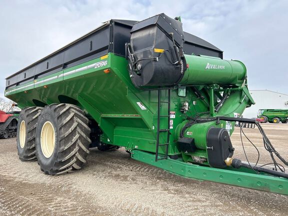 2014 Brent 2096 Grain Cart